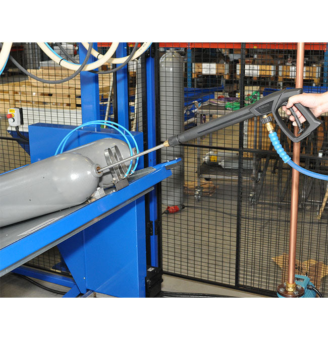 Cleaning gas cylinders internally