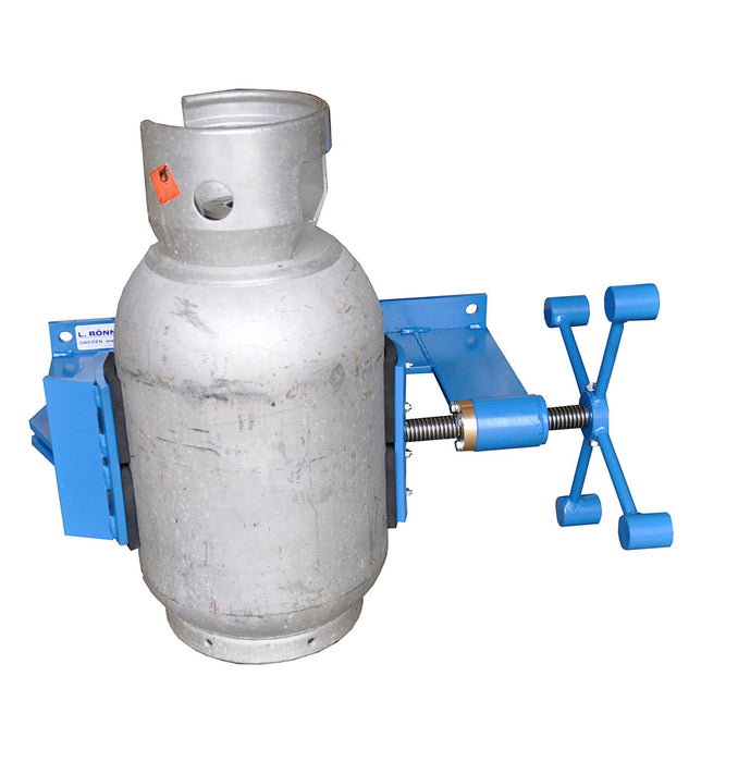 Wall mounted manual clamping device